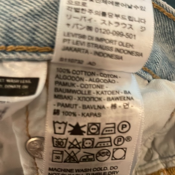 Levi’s distressed denim shorts - Picture 6 of 6